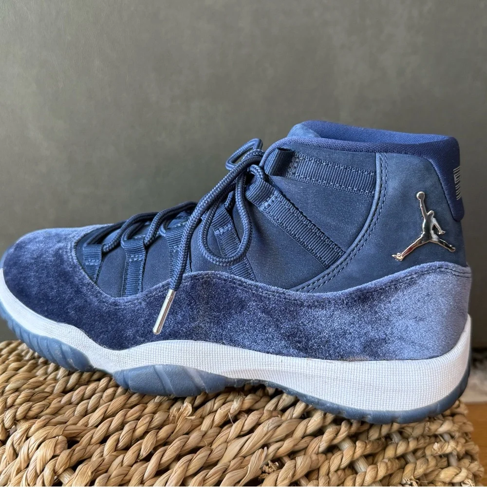 💙 Air Jordan 11 Retro “Midnight Navy Velvet” (W) • Navy Suede/Velvet • Size 9 ⭐️ - Picture 11 of 16